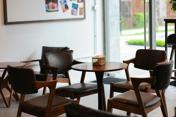 Comment organiser une série de webinaires sur l'impact des changements climatiques sur les écosystèmes locaux ?